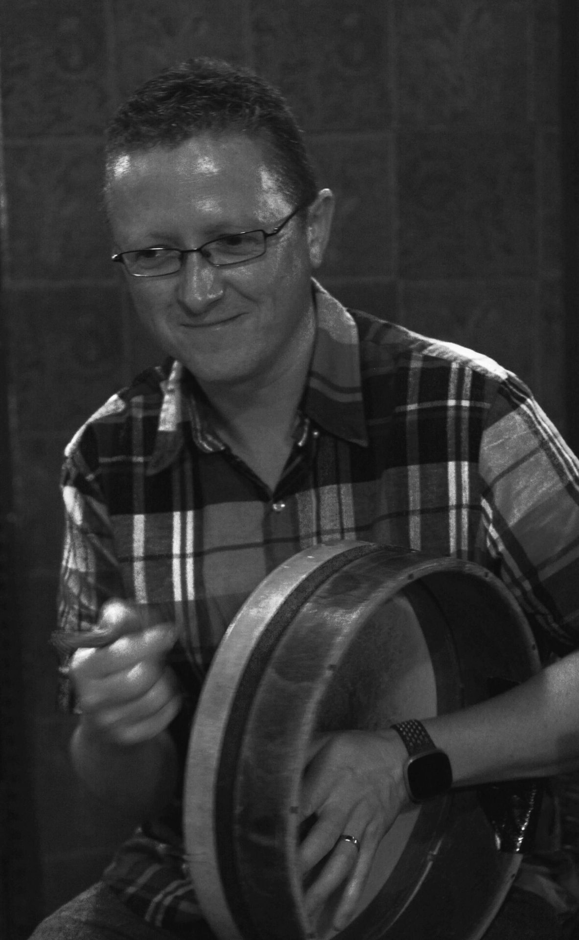 Brian Morrissey from The Oars playing the bodhrán